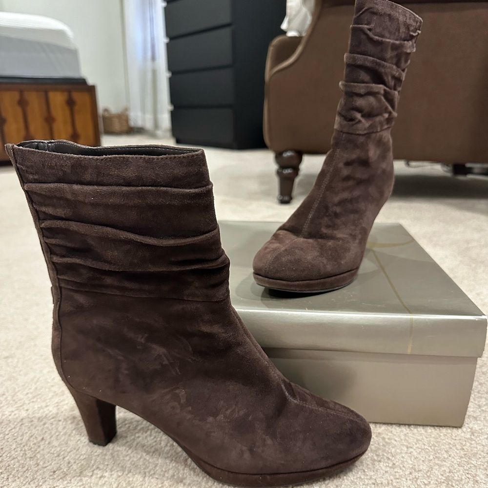 Easy Spirit Esclarice Brown Suede “Slouch” Booties.  Size 7.5.
